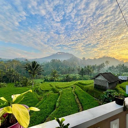 Bisbis House Iseh Village Selat Exterior foto
