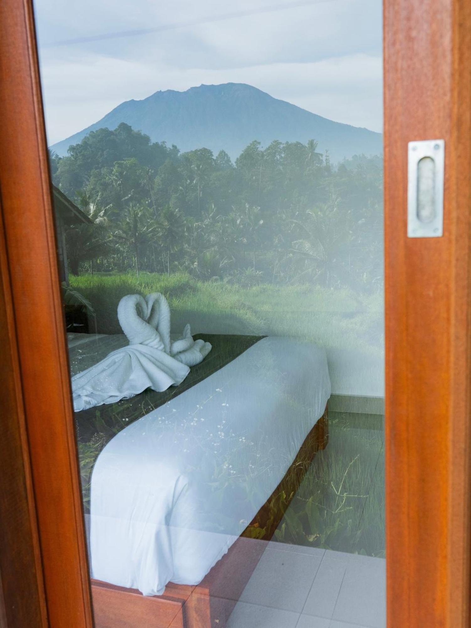 Bisbis House Iseh Village Selat Exterior foto