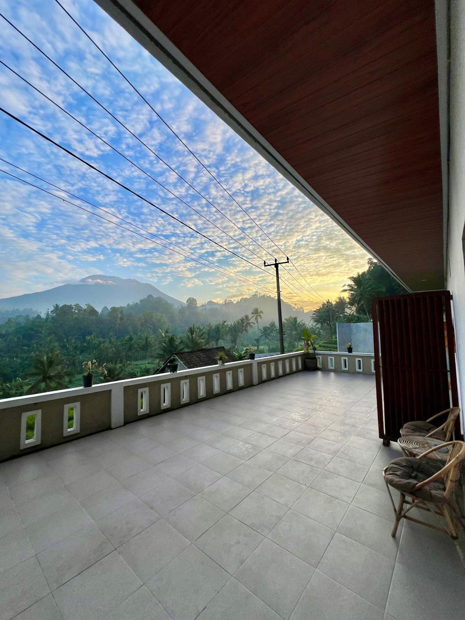 Bisbis House Iseh Village Selat Exterior foto