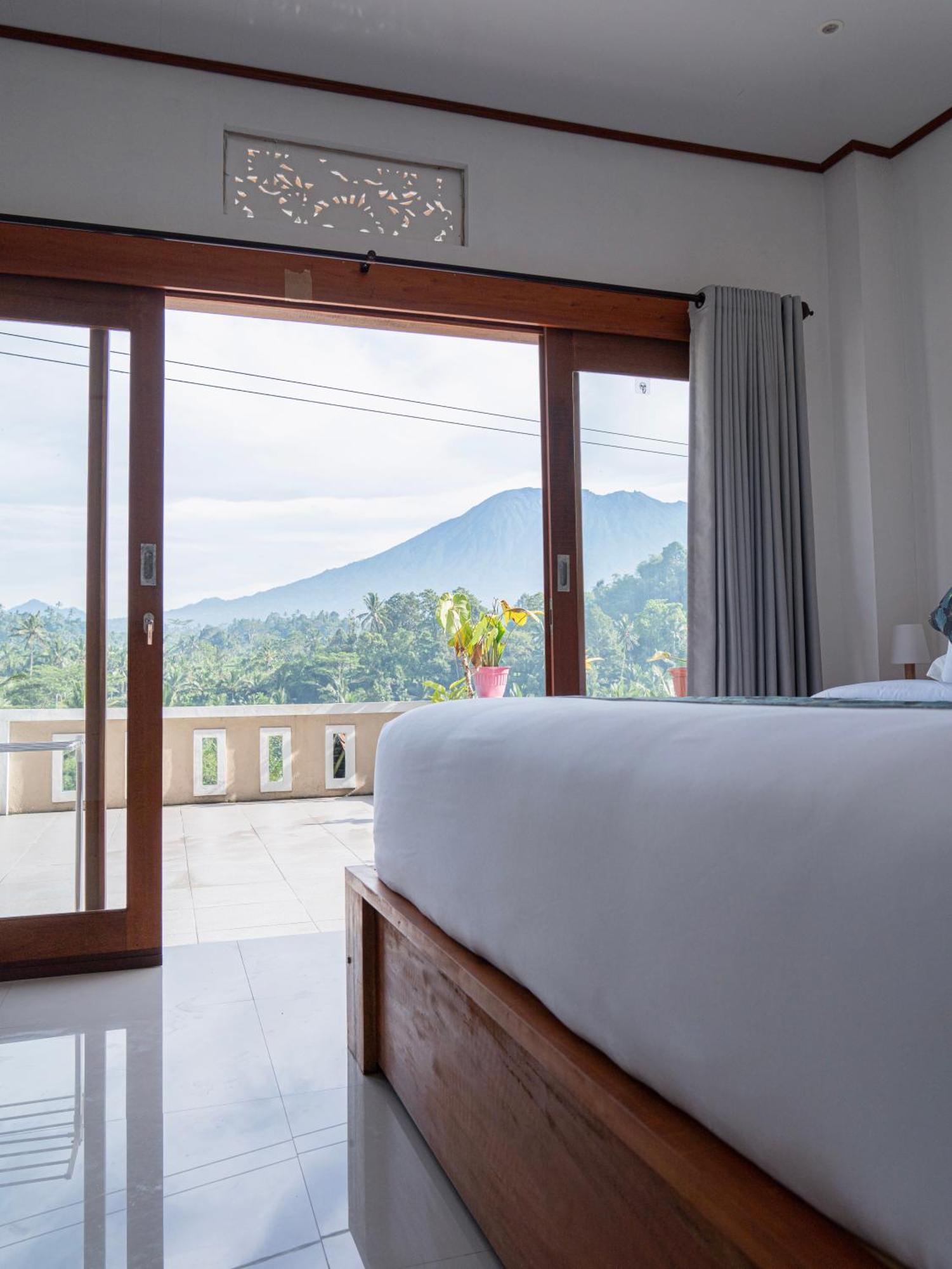 Bisbis House Iseh Village Selat Exterior foto